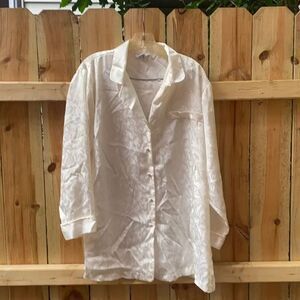 Morgan Taylor white satin pjs sz. L